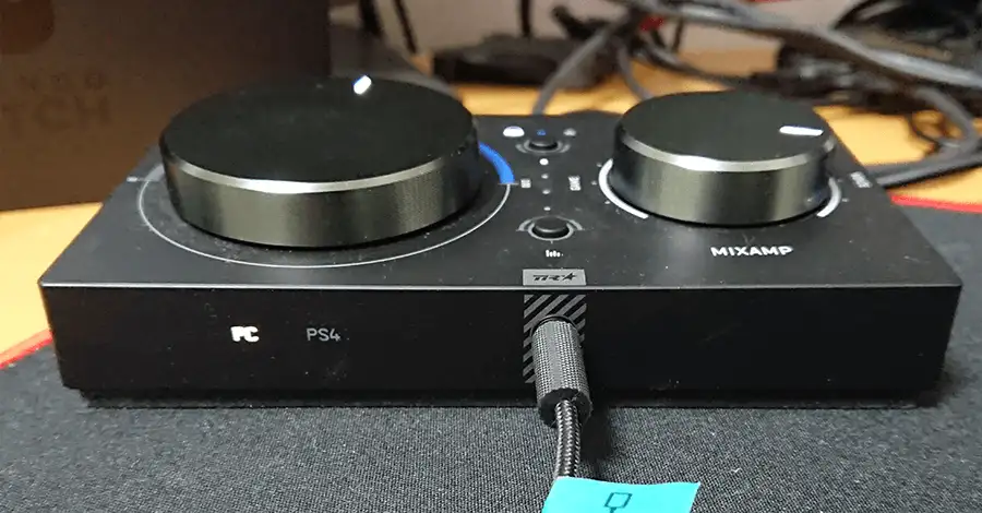 MixAmpのヘッドホン接続