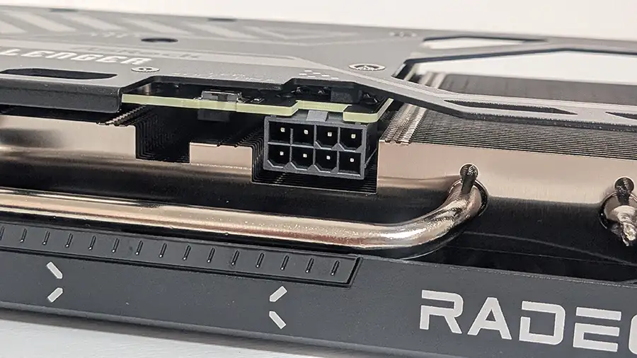 RX 9060 XT 電源コネクタ