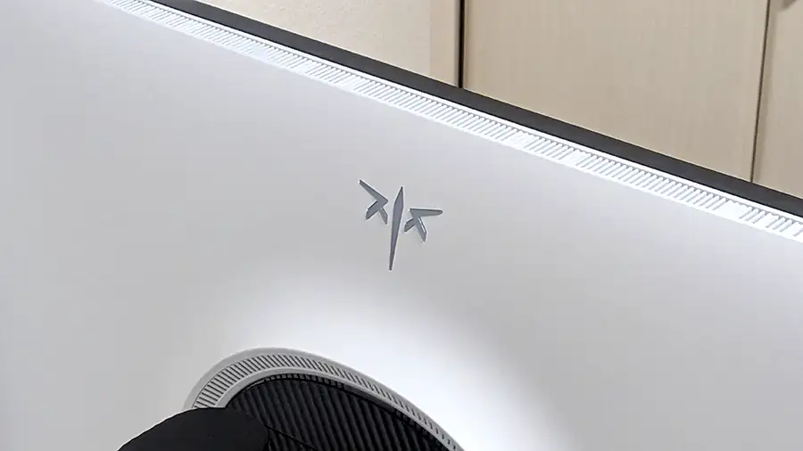 KTC M27T6のLEDロゴ