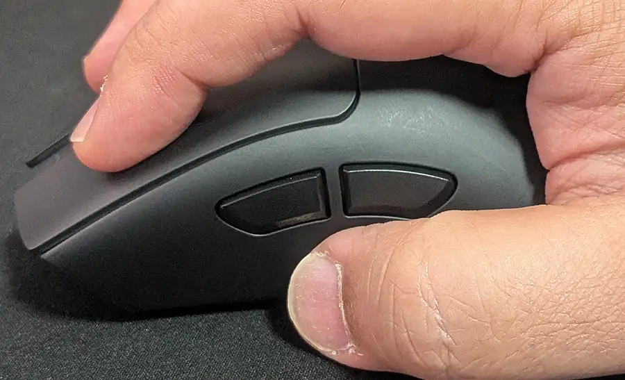 DEATHADDER V4 PRO 押しやすいサイドボタン