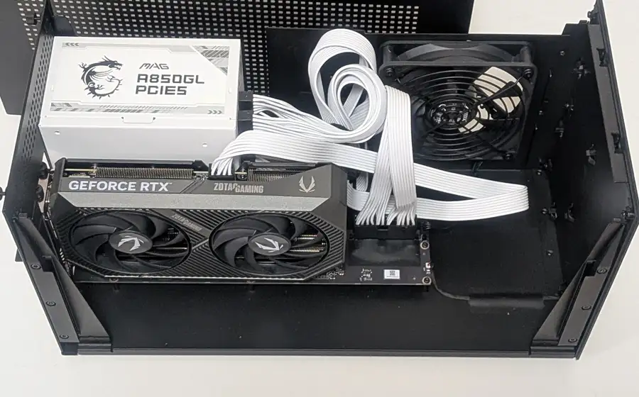 Razer Core X V2 グラボ取り付け完成