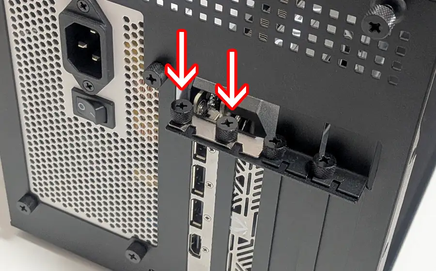 Razer Core X V2 グラボのネジ止め