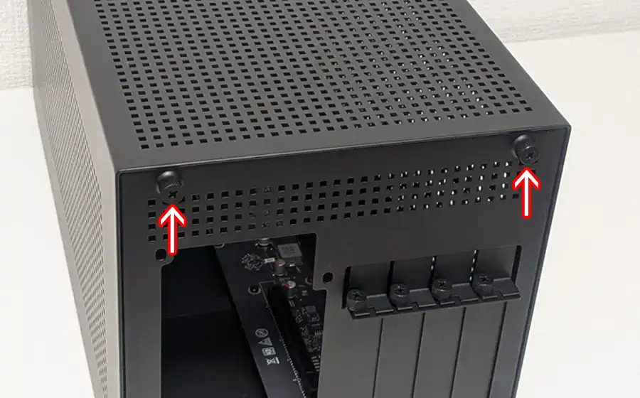 Razer Core X V2 カバーのネジ