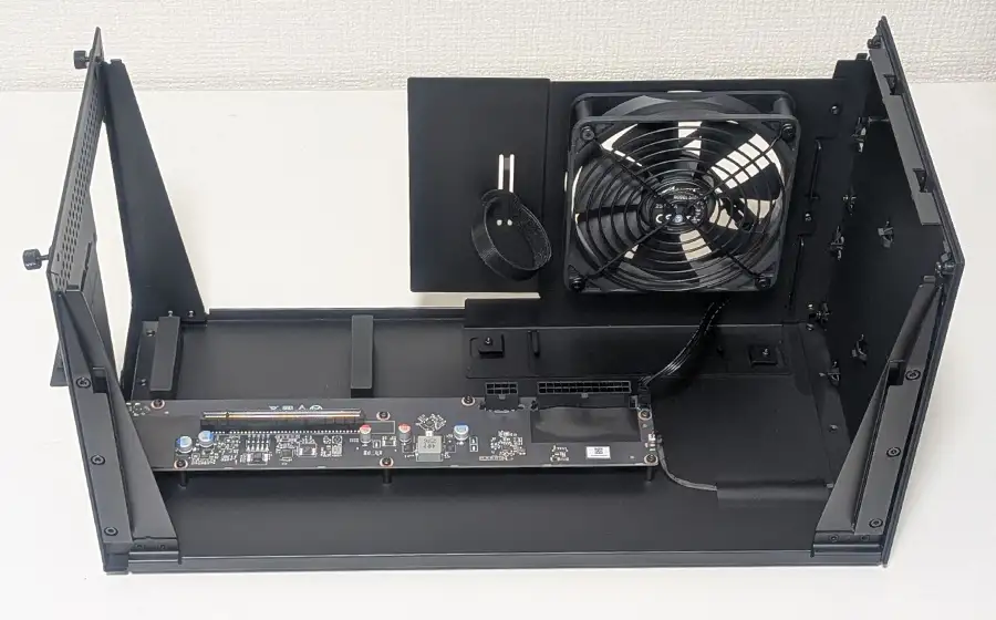 Razer Core X V2 内部