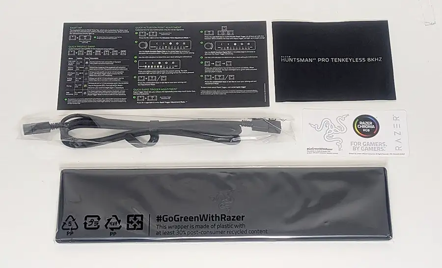 Huntsman V3 Pro 8Kの付属品