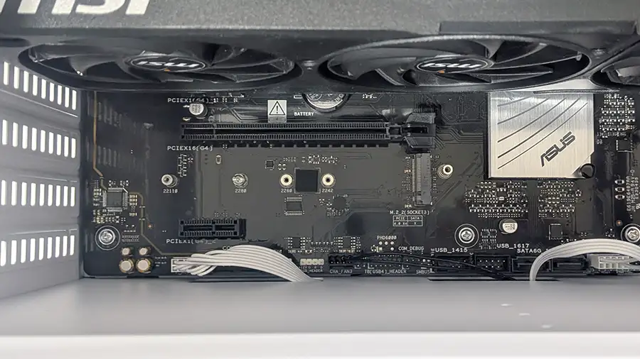 NEXTGEAR フルタワー M.2  SSDスロット