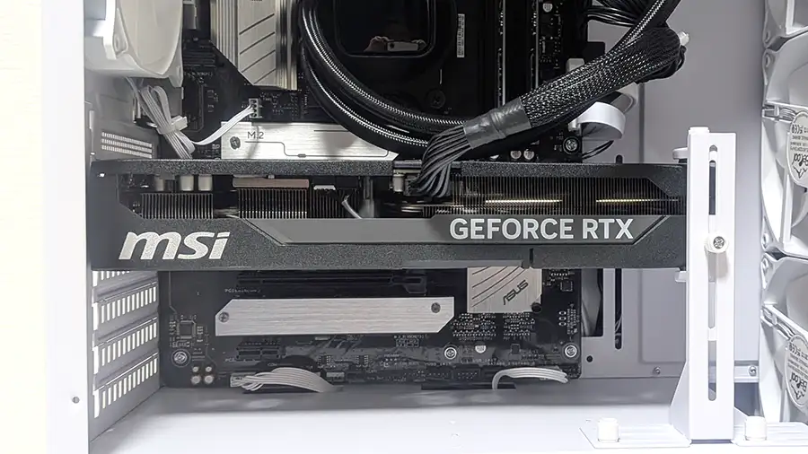 NEXTGEAR フルタワーのグラボ