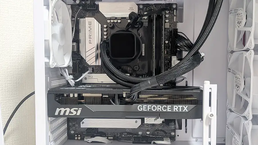 NEXTGEAR フルタワーのマザーボード