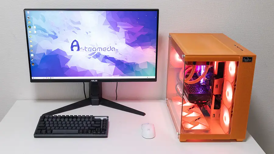 ASTROMEDA PCを縦に置いたイメージ