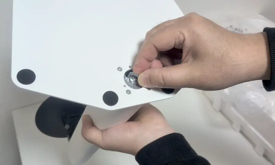 支柱と台座の組み立て