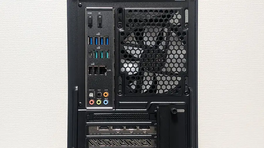 NEXTGEAR Blackの背面インターフェイス