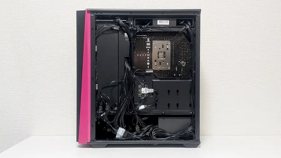 NEXTGEAR 右側 パネルを外したところ