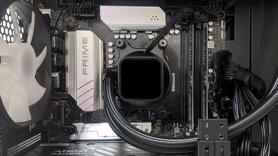 NEXTGEAR フルタワーのマザーボード