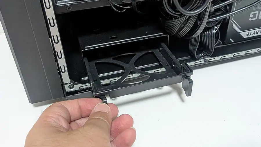 AORUS PRIME 3 HDDトレー