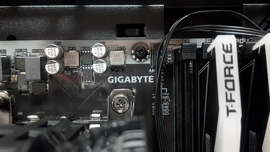 GIGABYTE B850M C