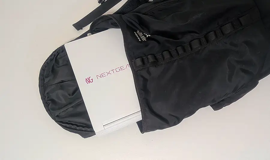 NEXTGEAR ゲーミングノートPC リュックに入る大きさ