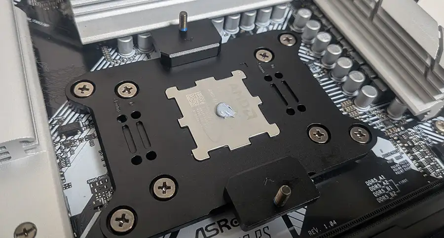 SK700V MACH CPUグリスを塗布